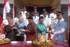 PUNCAK PERINGATAN HUT RI KE-79, Air Lakukan Ritual Potong Potong Tumpeng 