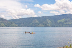 7 Destinasi Terbaik untuk Berpetualang dengan Kayak di Indonesia