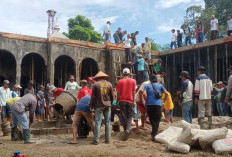 Warga Gotong Royong Percepat Pembangunan Masjid AL-Baroqah