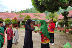 SDN 1 Sukapura Berbagi Bahagia  Ramadhan Melalui Kegiatan Amal