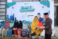 Bersumber Zakat Profesi-Fitrah, Kemenag Pesbar Rutin   Salurkan Bantuan Sembako