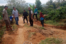 Bersama Tim Pj Peratin, Pagar Dewa Cek Lokasi Bakal Titik Fisik Dana Desa