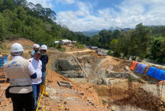 Tinjau Pembangunan PLTMH Sumber Jaya, Nukman Minta Masyarakat Jaga Kelestarian Hutan