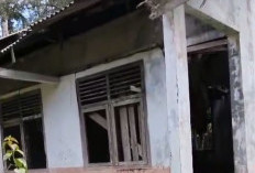 Gedung Sekolah Rusak Parah, Siswa Belajar di Perpustakaan