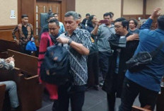 Emil Ermindra Tuntut Keadilan, Siap Dihukum 1000 Tahun Jika Terbukti Korupsi