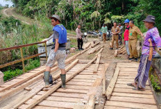 Gotong Royong Warga Pampangan  Perbaiki Jembatan Sinarsari–Malangjaya