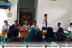 Monev-Pembinaan, Camat Batuketulis Ingatkan Aparatur Bekerja Bukan Sekadar Duduk di Balik Meja