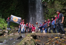 PG Gagak Hitam Bersihkan Akses-  Lokasi Wisata Curup Way Segening