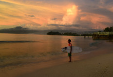 Pantai Labuhan Jukung:  Lokasi Surfing dan Menikmati Sunset