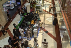 Emas Melonjak, Warga Antre Panjang di Gerai Antam Usai Lebaran
