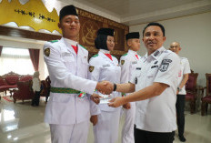3 Paskibraka Terima Tali Asih dari Pemkab 