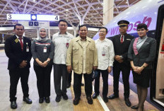 Pertama Kali Naik Whoosh sebagai Presiden, Prabowo Tinjau Langsung Moda Transportasi Cepat