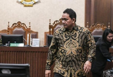 Mantan Anggota BPK Achsanul Qosasi Bebas Bersyarat Dalam Kasus Korupsi BTS   