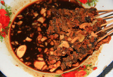 Menyantap Sate Kerang, Sajian Kenyal Khas Surabaya