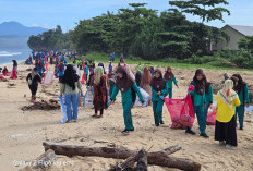 Bersih-Bersih Pantai Labuhan Jukung,  Wujudkan Wisata Bersih di Pesisir Barat