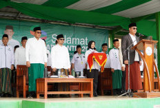 Santri Jadi Agen Peradaban,  Bupati Tubaba Pimpin Upacara HSN 2025