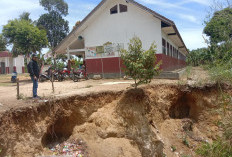 Longsor Ancam Gedung,  SDN 1 Gedung Surian Nantikan Penanganan