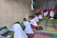 Terbatas Akses Listrik dan Internet, Siswa SD di BNS Gelar ANBK di Rumah Guru