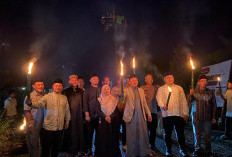 Menyambut Hari Raya Idul Fitri Bupati Pimpin Tradisi Pawai Obor di Kampung Halaman 