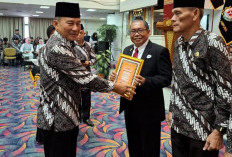 Guru Besar Hukum Pidana UBL Raih Penghargaan dari Polri