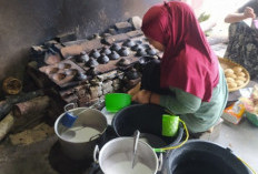 Kue Tradisional Serabi Krui Masih Eksis Meski Semakin Banyak Pesaing  