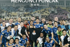 Kalahkan Persis Solo, Persib Bandung Puncaki Klasemen Paruh Musim