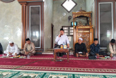 Momen Peringatan Isra Mi’raj 1446 H, Peratin Karang Agung Serahkan Gedung TPA dan Ambulans Desa