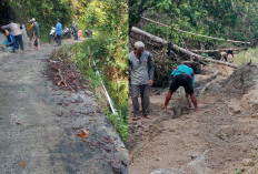 Akses Utama Gunungsugih Terancam Putus Akibat Longsor 