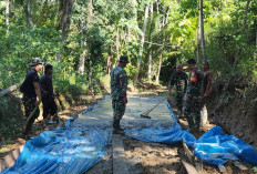 Kemanunggalan Tni dan Rakyat,  Bangun Akses Jalan Rabat  Beton di Pekon Pemerihan