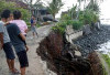 Bibir Pantai Kian Menyempit,  Abrasi Ancam Permukiman Warga 