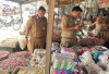 Stok Aman, Harga Bahan Pokok di Pasar Way Batu Stabil