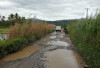 Jalan Provinsi di BNS Rusak Parah,   Warga Minta Perhatian Pemprov