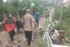 Jalan Menuju Sekolah Itu Diperbaiki Warga Laporan dari Waytenong, Lampung Barat