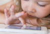 Komdigi Tegaskan Verifikasi Usia dan Parental Control untuk Lindungi Anak di Dunia Digital