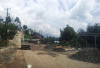 Pemprov Perbaiki Jalan Rusak  di Wilayah Bedeng Padang Cahya