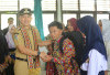 Seragam Gratis Dibagikan,  Beasiswa Juga Disiapkan