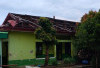 Sejumlah Atap Rumah Warga Hingga Sekolah di Pesisir Barat Terdampak Angin Kencang