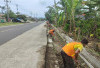 BPJN Normalisasi Drainase-Pemangkasan Tanaman Liar 