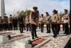 Jelang Hari Bhayangkara, Polisi Tabur Bunga  di TMP Suka Negeri