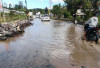 Puluhan Kendaraan Terjebak  Banjir di Jalan Liwa-BTS Sumsel