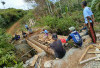 Jembatan Usang di  Sumberrejo Ambruk 