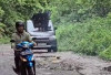 Apresiasi Swadaya Warga, Pemkab Pastikan Jalan Penataran-Sukarame Tetap Masuk Prioritas